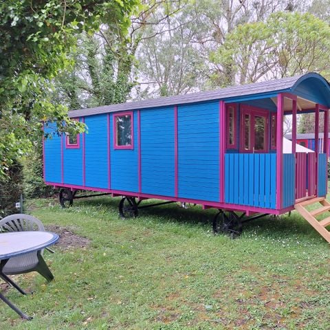 UNUSUAL ACCOMMODATION 2 people - caravan