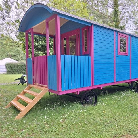 UNUSUAL ACCOMMODATION 2 people - caravan