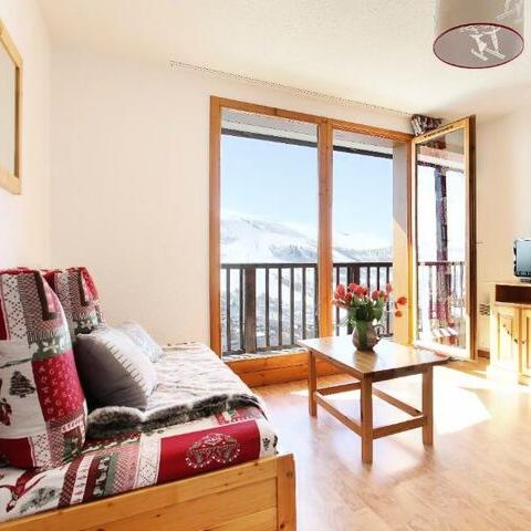 APARTMENT 4 people