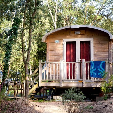 UNUSUAL ACCOMMODATION 4 people - 4 person caravan (pedestrian area)