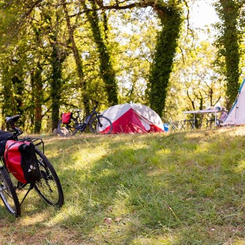 STAANPLAATS - LOCATIE - zonder elektriciteit