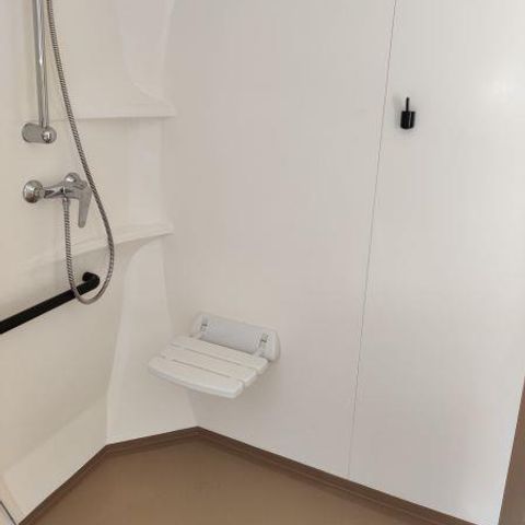 BUNGALOW 5 personnes - C- Mobil-home Hélios - PMR - climatisé - 2 chambres 32m² avec terrasse couverte
