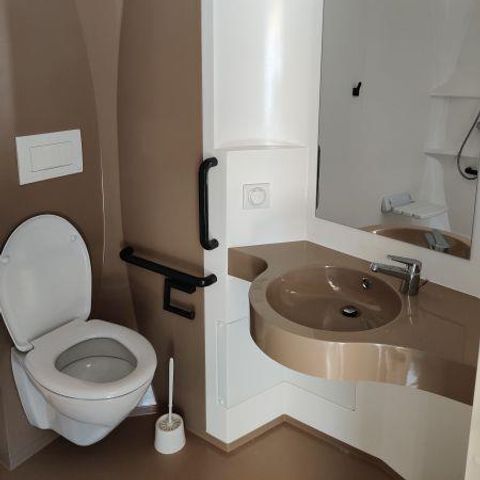 BUNGALOW 5 personnes - C- Mobil-home Hélios - PMR - climatisé - 2 chambres 32m² avec terrasse couverte