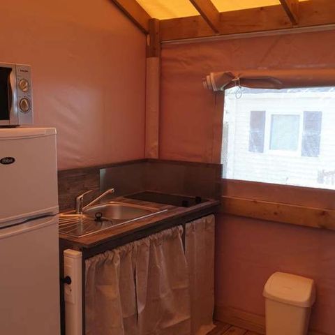 Safarizelt 5 personen - C- Lodge pilotis - 2 Zimmer 24m² mit überdachter Terrasse