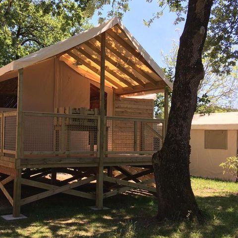 Safarizelt 5 personen - C- Lodge pilotis - 2 Zimmer 24m² mit überdachter Terrasse