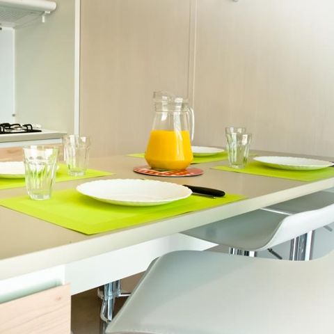 Mobilheim 6 Personen - CONFORT Mobilheim 2 Schlafz. CALYPSO (2016) 28m² + halbüberdachte Terrasse 4/6 Pers.