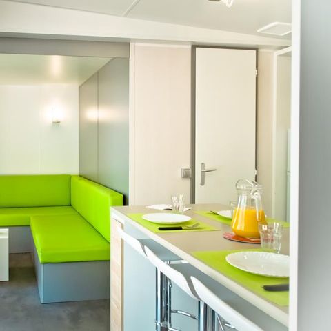 Stacaravan 6 personen - COMFORT Stacaravan 2bed. CALYPSO (2016) 28m² + halfoverdekt terras 4/6 pers.