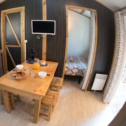 Mobilheim 3 personen - CONFORT GLORIA (2014) 24² + Halbüberdachte Terrasse