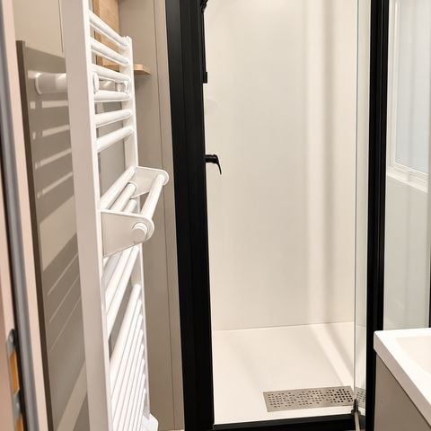 Mobile home 4 persons - Homeflower Premium 29m² - 2 bedrooms - Semi-covered terrace - TV - Dishwasher - Plancha - Air conditioning - Bed linen included