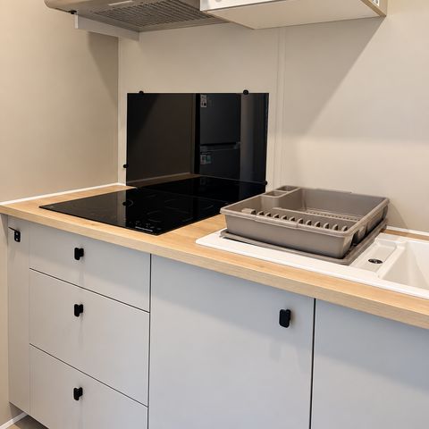 Stacaravan 6 personen - Homeflower Premium 35 m² - 3 slaapkamers - Halfoverdekt terras - Tv - Vaatwasser - Plancha - Airconditioning - Bedlinnenpakket inbegrepen