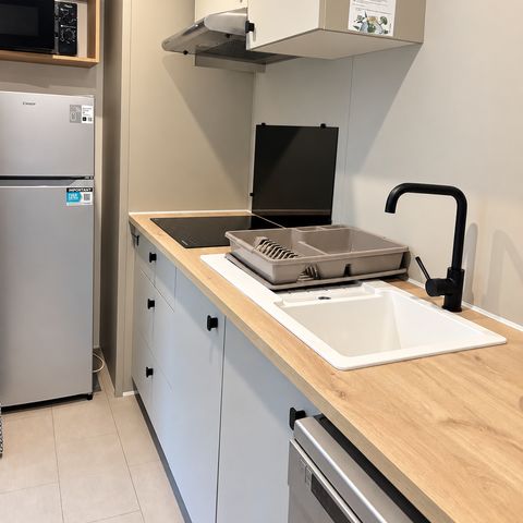 Stacaravan 6 personen - Homeflower Premium 35 m² - 3 slaapkamers - Halfoverdekt terras - Tv - Vaatwasser - Plancha - Airconditioning - Bedlinnenpakket inbegrepen