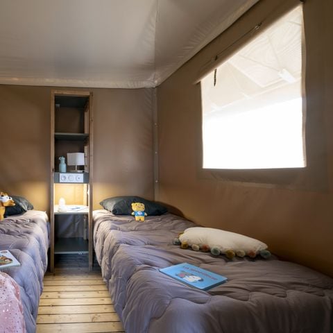 Tente en toile et en bois 4 personnes - Jungle Lodge 2chambres - avec SDB - 26m² 2/4 pers