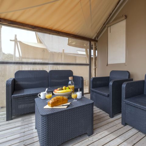 Canvas and wooden tent 4 persons - Jungle Lodge 2bedroom - with bathroom - 26m² 2/4 pers