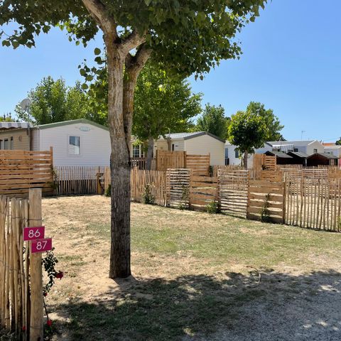 Parcela - Paquete Confort: 2 personas + Agua + 1 coche + 1 tienda o 1 caravana o 1 autocaravana