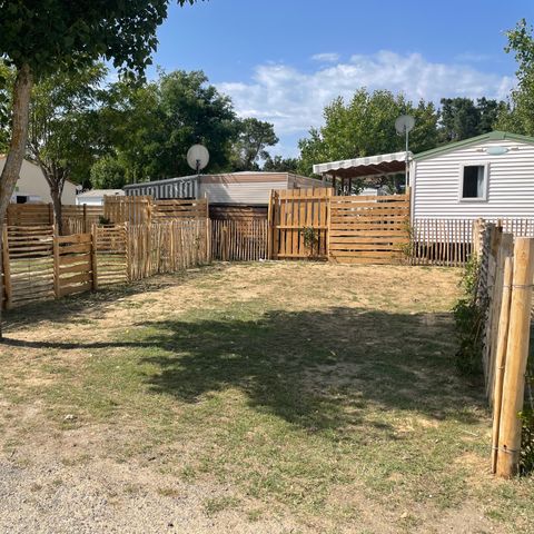 EMPLACEMENT - Forfait Confort : 2 personnes + Eau + 1 voiture + 1 tente ou 1 caravane ou 1 Camping-car