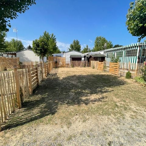 PARCELA - Paquete Confort: 2 personas + Agua + 1 coche + 1 tienda o 1 caravana o 1 autocaravana