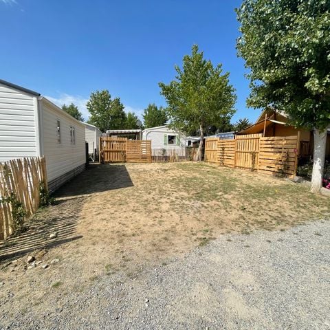 PARCELA - Paquete Confort: 2 personas + Agua + 1 coche + 1 tienda o 1 caravana o 1 autocaravana