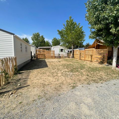 Stellplatz - Pauschale Confort: 2 Personen + Wasser + 1 Auto + 1 Zelt oder 1 Wohnwagen oder 1 Wohnmobil