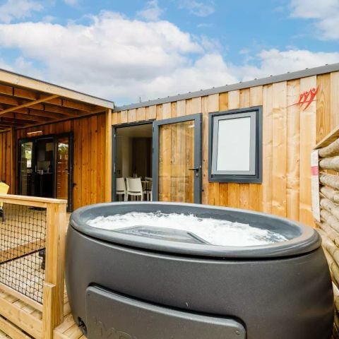 Stacaravan 4 personen - Premium 3 kamers 4 personen Airconditioning + TV + Jacuzzi