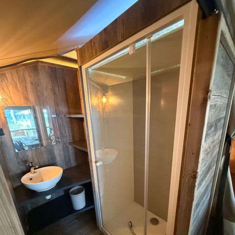 Canvas and wooden tent 5 persons - Kabane Lodge 34 m²