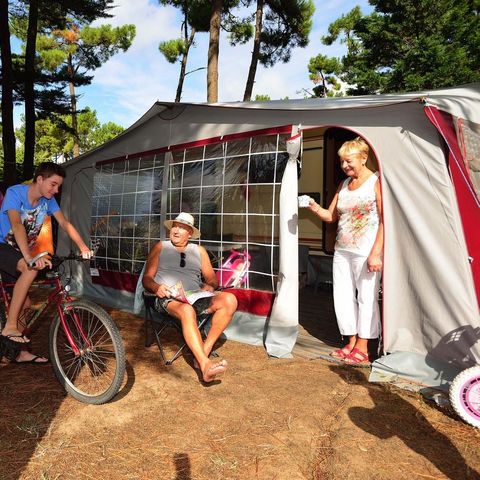 Pitch - Package: SITE + 2 people + 1 car + 10A electricity