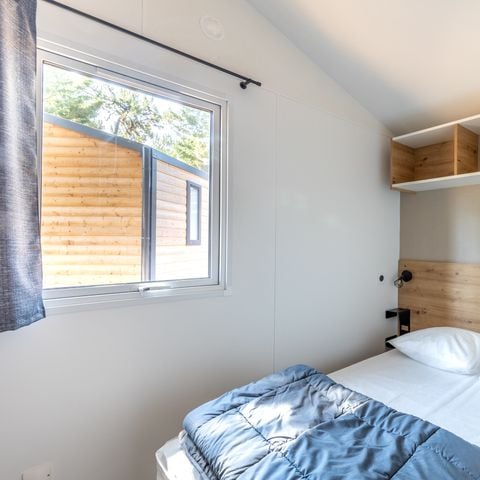 Stacaravan 6 personen - MH Modulo DUO BOIS 2 slaapkamers 29 m² met overdekt houten terras en solarium houten terras