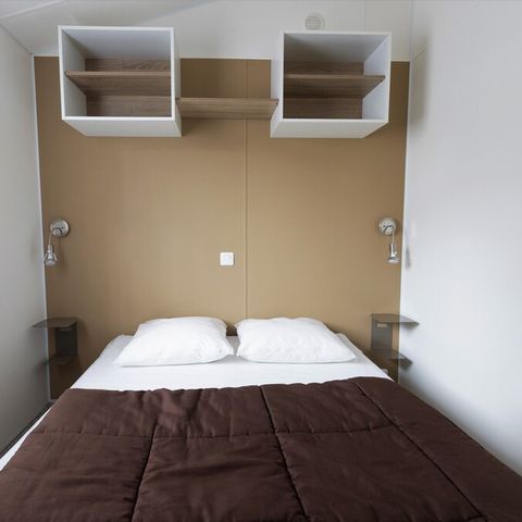MOBILHOME 4 personas - MALAGA 27m² - 2 dormitorios con terraza semicubierta de madera.