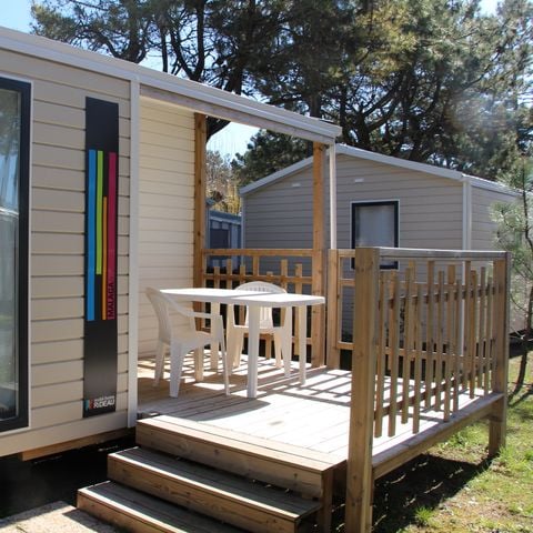 MOBILHOME 4 personas - MALAGA 27m² - 2 dormitorios con terraza semicubierta de madera.