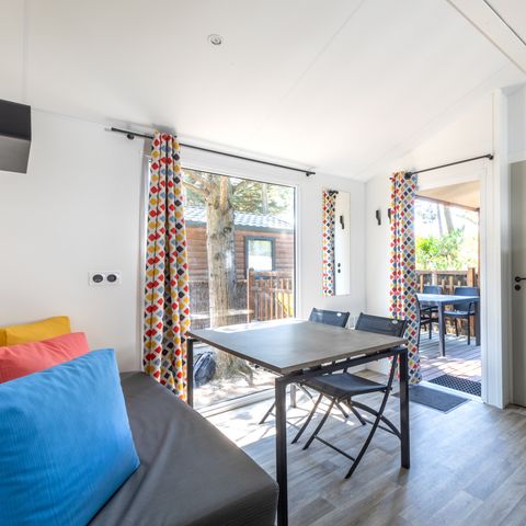 Stacaravan 4 personen - MALAGA BOIS 27m² - 2 kamers - 4 slaapplaatsen, halfoverdekt houten terras
