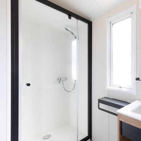 Mobilheim 4 Personen - BAHIA BOIS 29m² - 2 Zimmer mit einer überdachten Holzterrasse und einer Sonnenterrasse