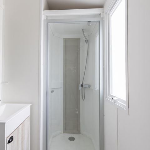 Stacaravan 6 personen - BERMUDES 31.50m² - 3 kamers - 6 slaapplaatsen, met houten terras