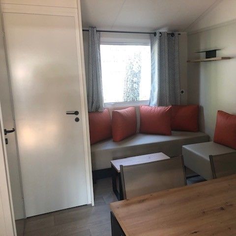 Mobilheim 4 Personen - BAHIA 2023 - 29m² 2 Zimmer mit überdachter Holzterrasse - inklusive Geschirrspüler