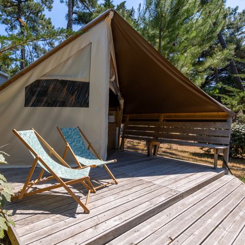TENDA IN TELA E LEGNO 4 persone - ECOLODGE 21m² - Tenda con 2 camere da letto e piccola terrazza semi-coperta in legno.