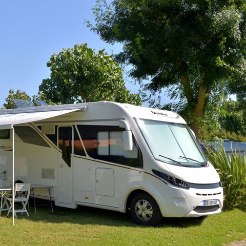 Kampeerplaats - D/ PLAATS 6 PERS