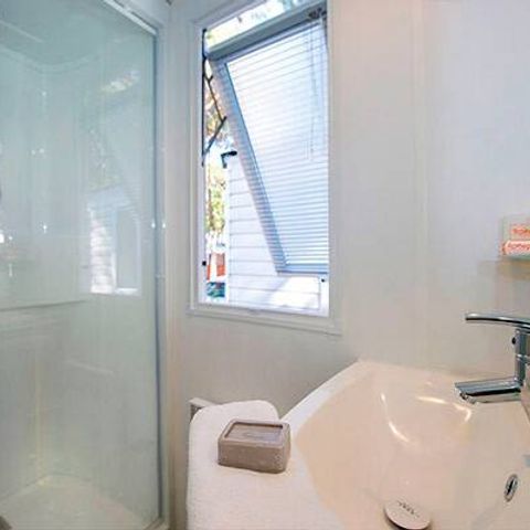 Bungalow 5 Personen - Mobilheim | Comfort | 2 Zi. | 5 Pers. | Einfache Terrasse | Clim.