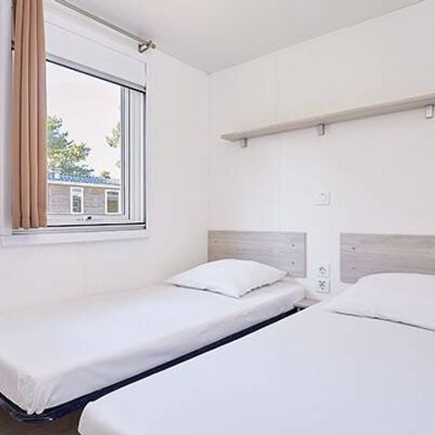 Bungalow 6 personen - Mobilheim | Premium | 3 Zi. | 6 Pers. | Erhöhte Terrasse