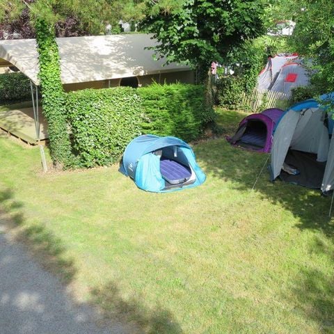 Kampeerplaats - Standplaats voor tent + 1 auto + elektriciteit 10A + water 2/6 pers