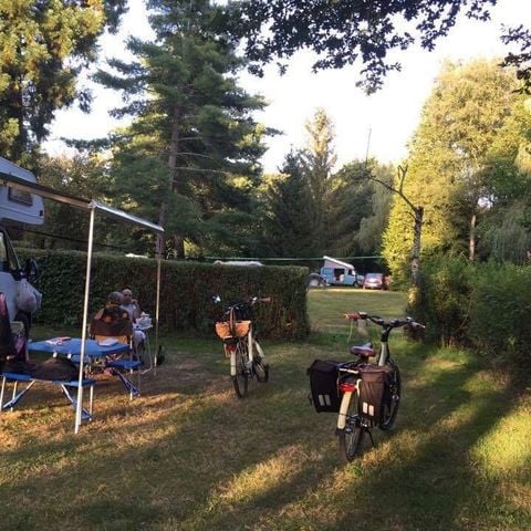 Kampeerplaats - Auto + Camper