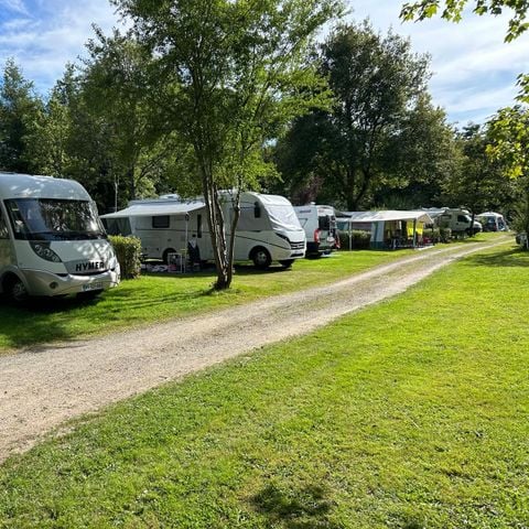 Kampeerplaats - Auto + Camper