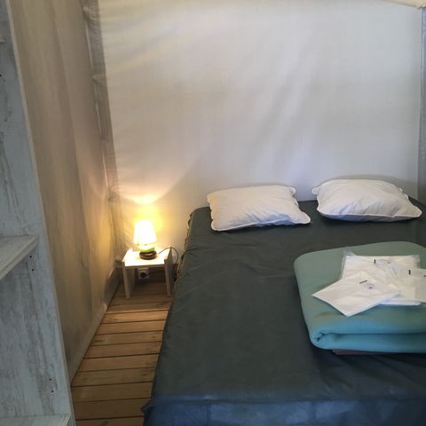 Glampingtent 4 personen - ECOLODGE 23 m² zonder sanitair, met koudwateraansluiting en gootsteen, geschikt voor 4 personen