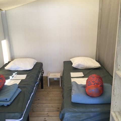 Glampingtent 4 personen - ECOLODGE 23 m² zonder sanitair, met koudwateraansluiting en gootsteen, geschikt voor 4 personen