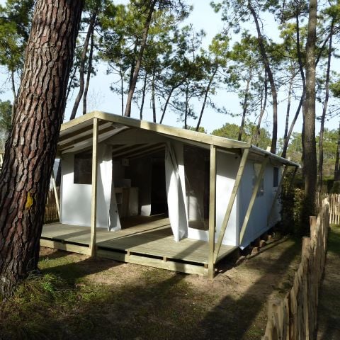 CANVAS BUNGALOW 4 people - ECOLODGE 23m² without bathroom facilities, with cold water supply and kitchen sink – sleeps 4