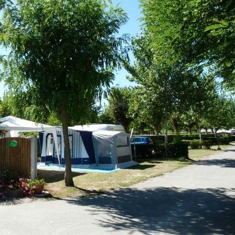 EMPLACEMENT - Forfait 2 : emplacement 1 voiture électricité 6 Ampères