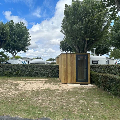 Pitch - Premium Package: Package 2 with sanitary facilities + individual kitchen