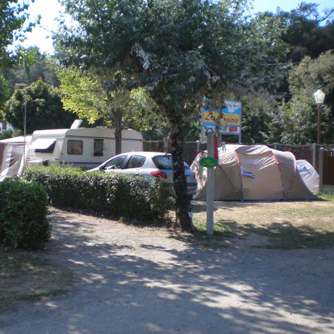 Pitch - Premium Package: Package 2 with sanitary facilities + individual kitchen