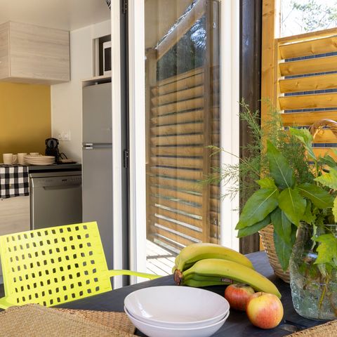 Mobilheim 4 personen - Homeflower Premium 29m² (2 Schlafräume) + TV + LV + Überdachte Terrasse + Bettwäsche inklusive + KLIMA + Fußgängerzone 4 Pers.