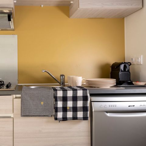 Mobilheim 4 personen - Homeflower Premium 35m² (3 Schlafräume) + TV + LV + Überdachte Terrasse + Bettwäsche + KLIMA + Halb-Fußgängerzone 4/6 Pers.