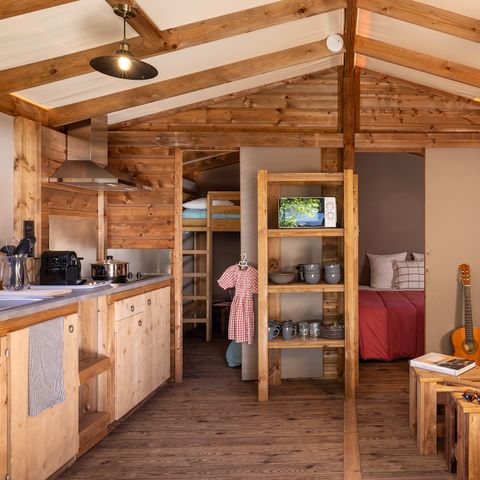 Chalet 4 personen - CosyFlower Confort 27m² - 2 Schlafzimmer + Überdachte Terrasse + LV + Fußgängerzone. 4 pers.