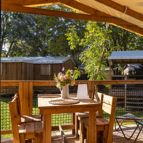 Chalet 4 personen - CosyFlower Confort 27m² - 2 kamers + Overdekt terras + LV + Voetgangersgebied. 4 slaapplaatsen