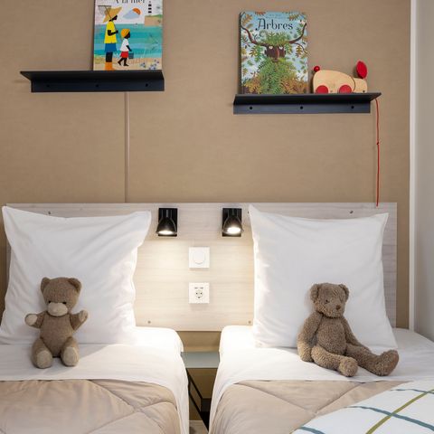 Mobilheim 4 personen - Homeflower Premium 29m² (2Zimmer) + TV + LV + Überdachte Terrasse + Bettwäsche inklusive + Fußgängerzone 4 Pers.